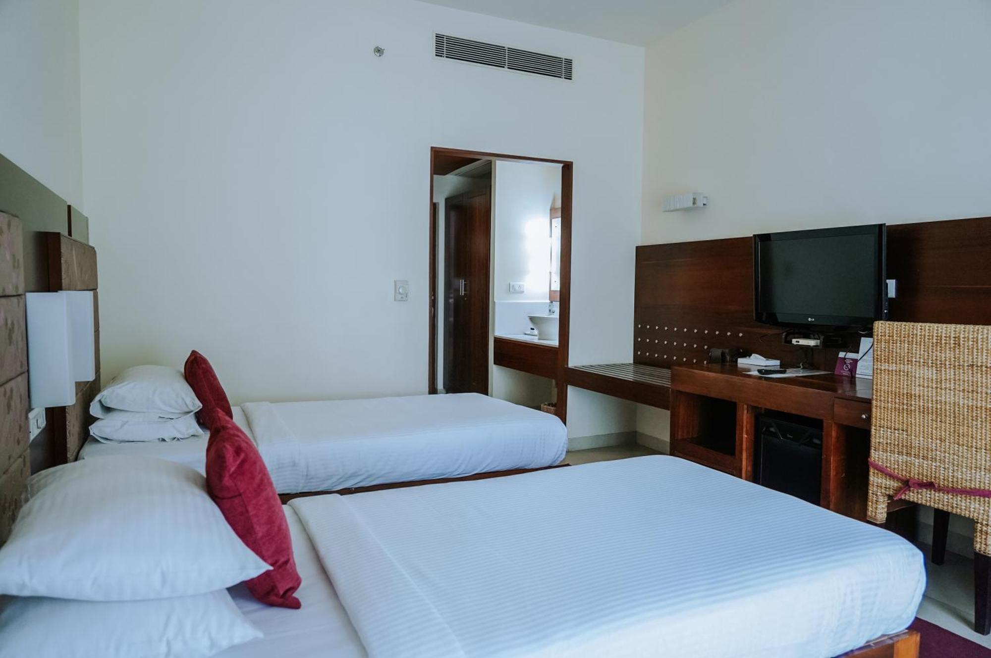 Guruvāyūr Hotel Devaragam By K P Namboodiri'S מראה חיצוני תמונה