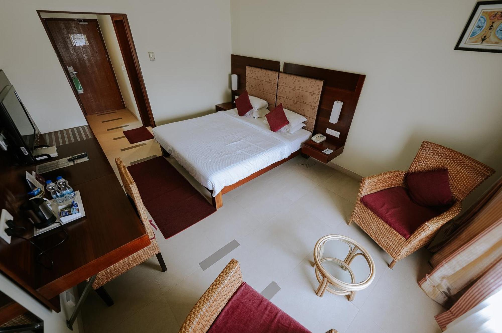 Guruvāyūr Hotel Devaragam By K P Namboodiri'S מראה חיצוני תמונה
