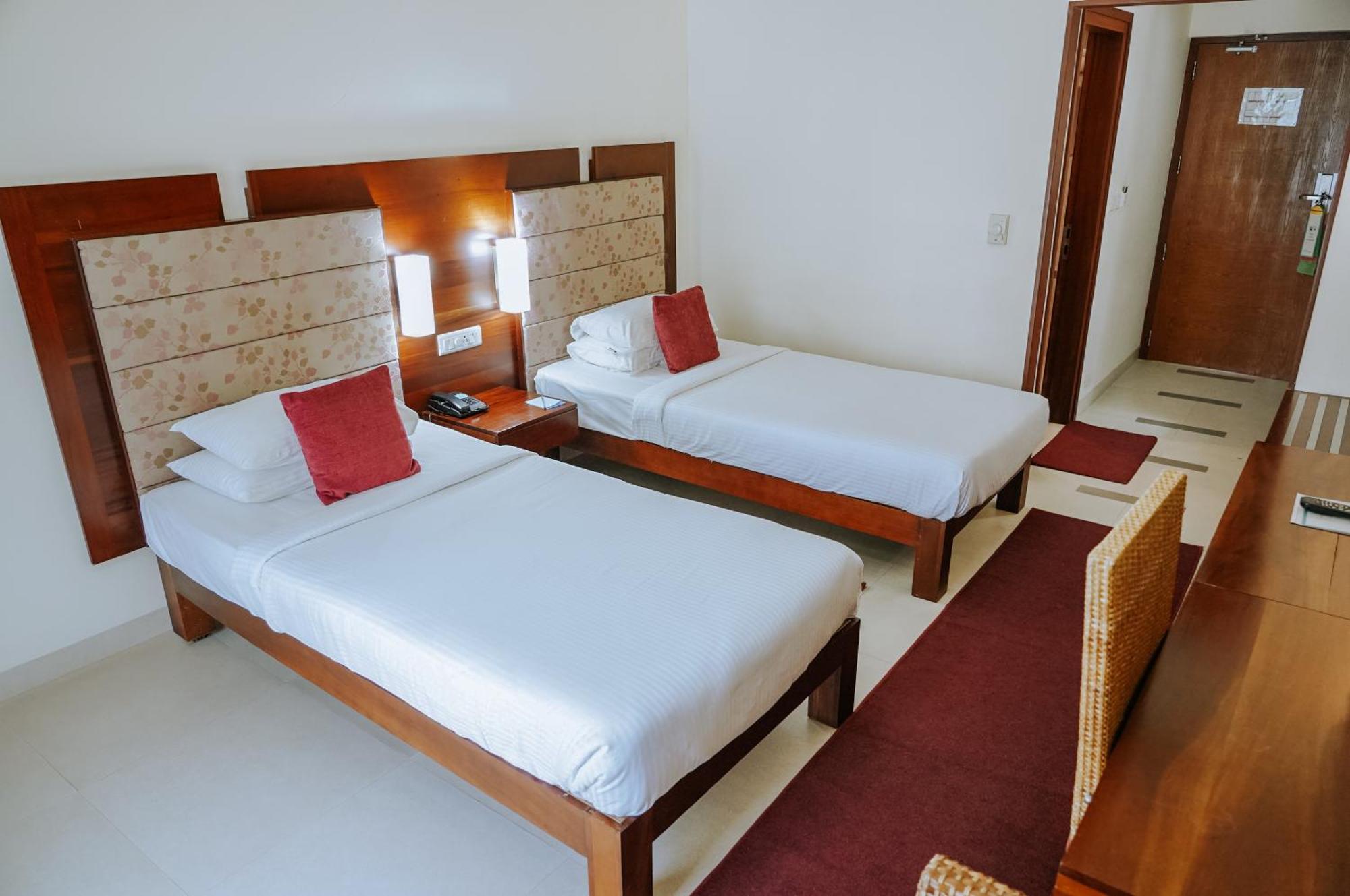 Guruvāyūr Hotel Devaragam By K P Namboodiri'S מראה חיצוני תמונה